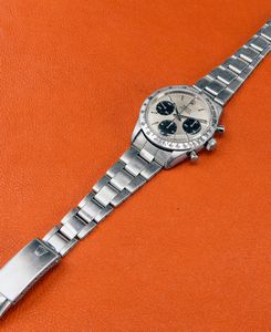 ROLEX : Iconico e affascinante Cosmograph Daytona ref 6239 in acciaio inossidabile con ghiera tachimetrica e tasti a pompa, quadrante Argent con registri neri  - Asta Orologi da Polso e da Tasca - Associazione Nazionale - Case d'Asta italiane