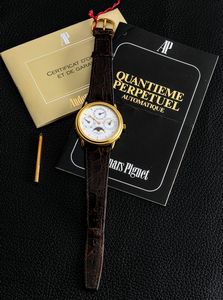 AUDEMARS PIGUET : Fine ed elegante Quantieme Perpetuel ref BA5548 automatico con quadrante bianco calendario perpetuo e fasi lunari, in oro giallo 18k con scatola, garanzia e cursore  - Asta Orologi da Polso e da Tasca - Associazione Nazionale - Case d'Asta italiane