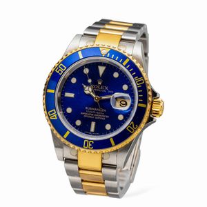 ROLEX : Submariner ref 16613 acciaio e oro, quadrante Blu Soleil movimento automatico con datario, ghiera girevole zigrinata unidirezionale, ancora presenti pellicole parziali e bollino sul fondello, scatola e garanzia  - Asta Orologi da Polso e da Tasca - Associazione Nazionale - Case d'Asta italiane