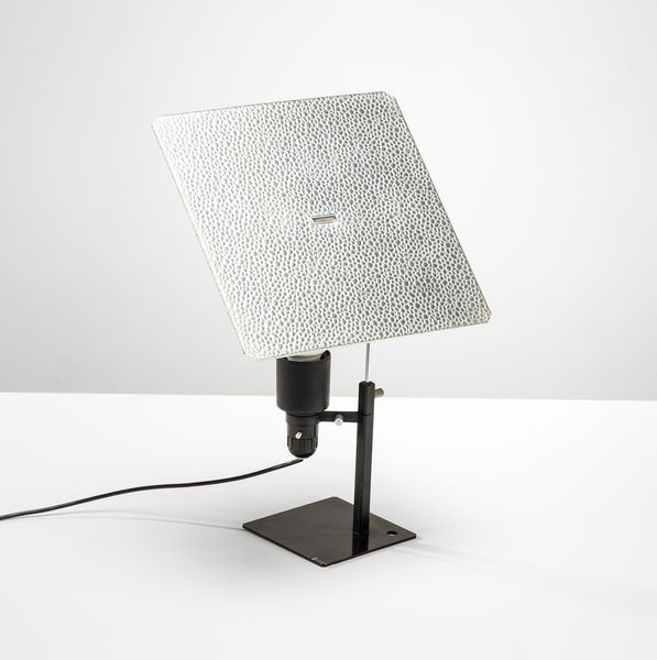 GINO SARFATTI : Lampada da tavolo mod. 611/p  - Asta Fine Design - Associazione Nazionale - Case d'Asta italiane