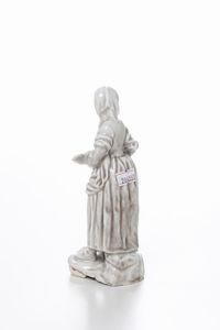 Figurina Ragazza con loca<BR>Torino, Manifattura di Vinovo, periodo Hannong, Gioanetti, verso il 1779-1780  - Asta Maioliche e Porcellane - Associazione Nazionale - Case d'Asta italiane