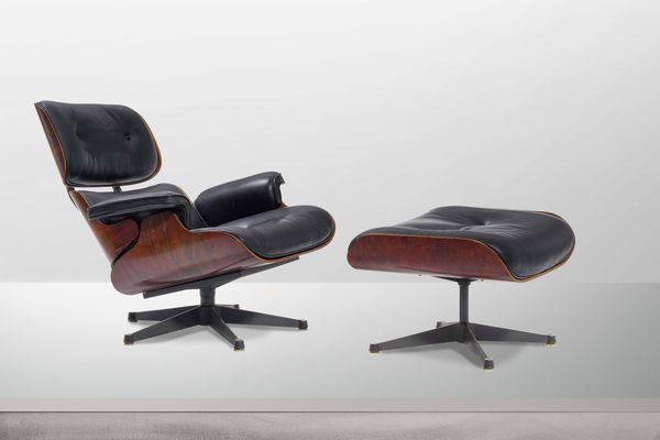 Charles & Ray Eames : Lounge chair 670 con ottomana 671  - Asta Design - Associazione Nazionale - Case d'Asta italiane