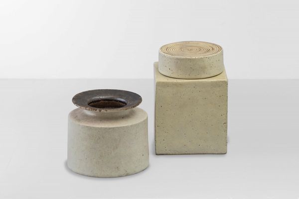 GUIDO GAMBONE : Due vasi in ceramica smaltata  - Asta Design - Associazione Nazionale - Case d'Asta italiane