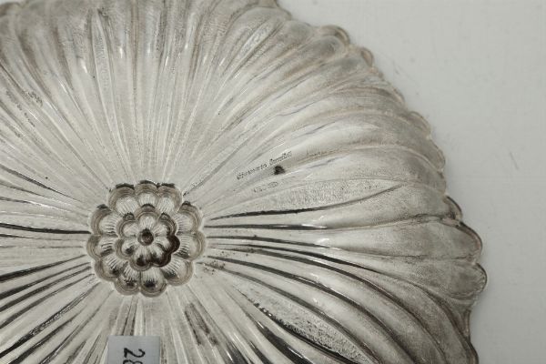 Due ciotole a fiore. Argentiere Clementi, Bologna per Maison Gianmaria Buccellati. Italia XX-XXI secolo  - Asta Argenti da collezione | Antichi - Associazione Nazionale - Case d'Asta italiane