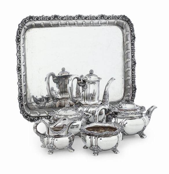 Servizio da t e caff composto da lattiera, teiera, caffettiera e zuccheriera in argento sterling fuso sbalzato e cesellato. Tiffany & Co., USA, XX secolo  - Asta Argenti da collezione | Antichi - Associazione Nazionale - Case d'Asta italiane