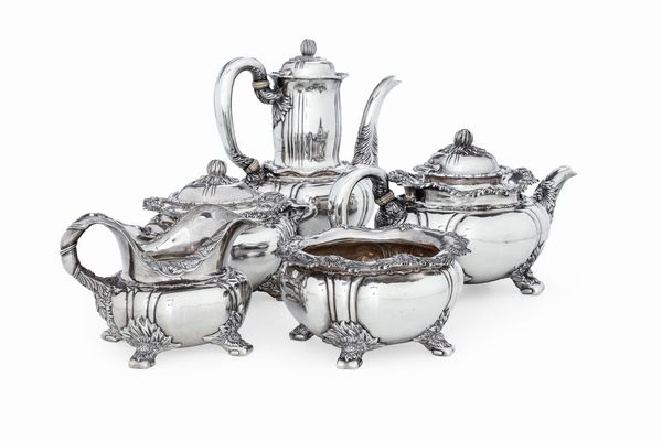 Servizio da t e caff composto da lattiera, teiera, caffettiera e zuccheriera in argento sterling fuso sbalzato e cesellato. Tiffany & Co., USA, XX secolo  - Asta Argenti da collezione | Antichi - Associazione Nazionale - Case d'Asta italiane