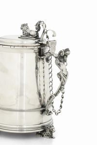 Tankard. Marchi di fantasia ad imitazione dell'argenteria antica. Manifattura europea (Hanau?), XIX-XX secolo  - Asta Argenti da collezione | Antichi - Associazione Nazionale - Case d'Asta italiane