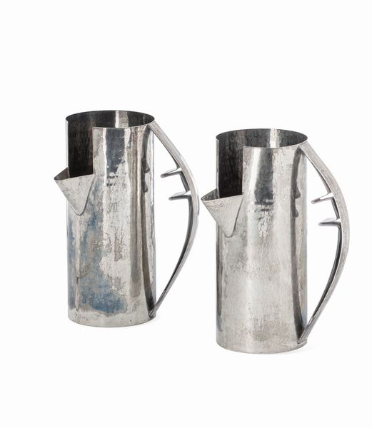 Due caraffe. Designer Carlo Scarpa per Cleto Munari. Produttore Rossi e Arcandi, Vicenza.<BR>Italia 1978 circa  - Asta Argenti da Collezione | XX secolo - Associazione Nazionale - Case d'Asta italiane