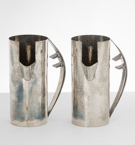 Due caraffe. Designer Carlo Scarpa per Cleto Munari. Produttore Rossi e Arcandi, Vicenza.<BR>Italia 1978 circa  - Asta Argenti da Collezione | XX secolo - Associazione Nazionale - Case d'Asta italiane