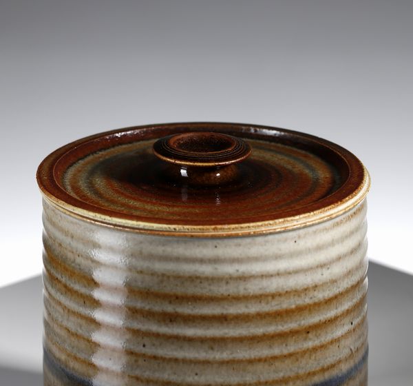 VALENTINI NANNI (1932 - 1985) : Scatolina cilindrica per Ceramiche Arcore  - Asta Asta 410 | DESIGN E ARTI DECORATIVE DEL NOVECENTO - CERAMICHE Online - Associazione Nazionale - Case d'Asta italiane