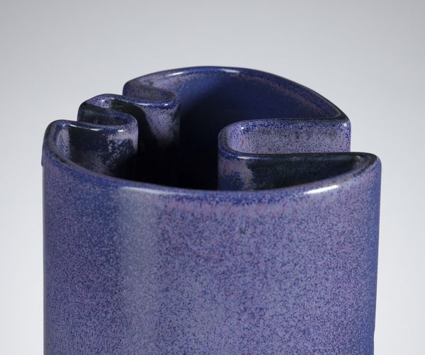 MANGIAROTTI ANGELO (1921 - 2012) : Vaso sagomato per Fratelli Brambilla  - Asta Asta 410 | DESIGN E ARTI DECORATIVE DEL NOVECENTO - CERAMICHE Online - Associazione Nazionale - Case d'Asta italiane