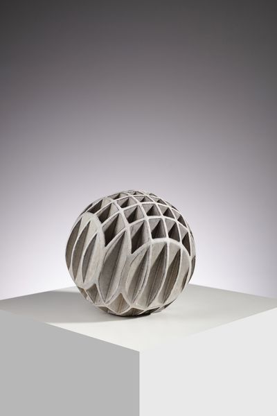 TASCA ALESSIO (1929 - 2020) : Sfera traforata a estrusione  - Asta Asta 410 | DESIGN E ARTI DECORATIVE DEL NOVECENTO - CERAMICHE Online - Associazione Nazionale - Case d'Asta italiane