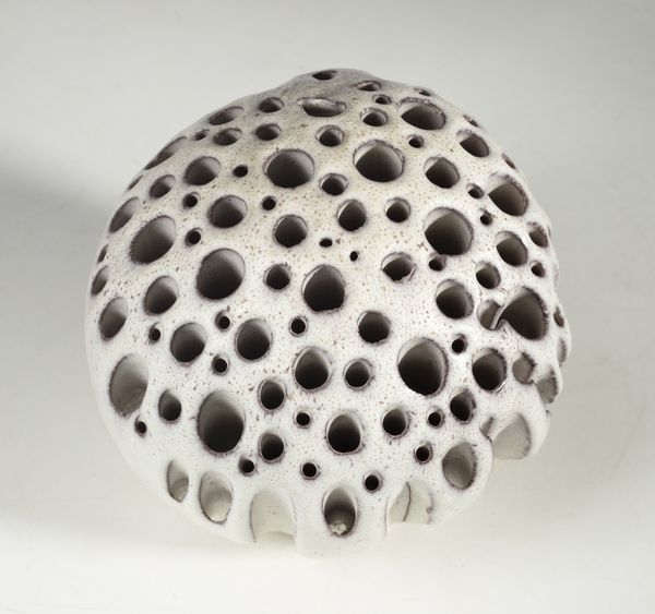 TASCA ALESSIO (1929 - 2020) : Sfera  - Asta Asta 410 | DESIGN E ARTI DECORATIVE DEL NOVECENTO - CERAMICHE Online - Associazione Nazionale - Case d'Asta italiane