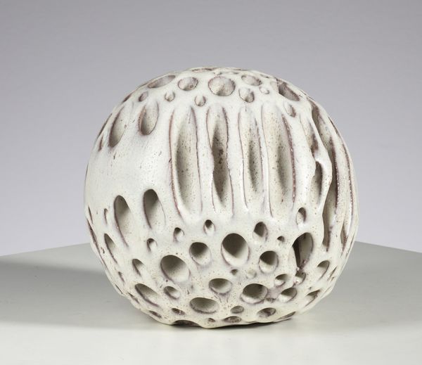 TASCA ALESSIO (1929 - 2020) : Sfera estrusa oblunga  - Asta Asta 410 | DESIGN E ARTI DECORATIVE DEL NOVECENTO - CERAMICHE Online - Associazione Nazionale - Case d'Asta italiane