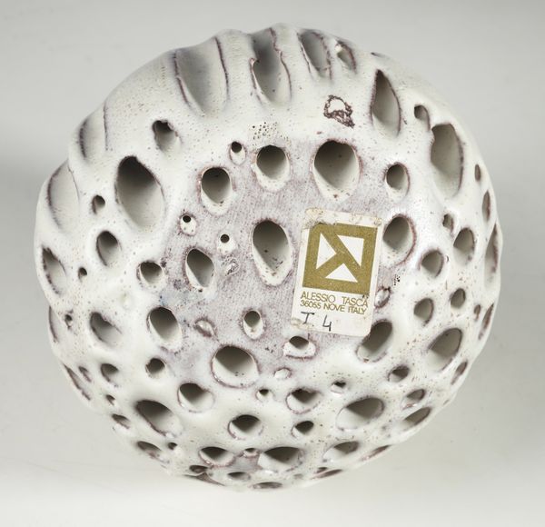 TASCA ALESSIO (1929 - 2020) : Sfera estrusa oblunga  - Asta Asta 410 | DESIGN E ARTI DECORATIVE DEL NOVECENTO - CERAMICHE Online - Associazione Nazionale - Case d'Asta italiane