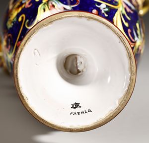 MANIFATTURA DI FAENZA : Vaso biansato  - Asta Asta 410 | DESIGN E ARTI DECORATIVE DEL NOVECENTO - CERAMICHE Online - Associazione Nazionale - Case d'Asta italiane