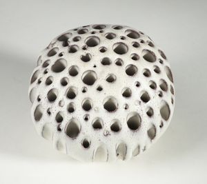 TASCA ALESSIO (1929 - 2020) : Sfera estrusa oblunga  - Asta Asta 410 | DESIGN E ARTI DECORATIVE DEL NOVECENTO - CERAMICHE Online - Associazione Nazionale - Case d'Asta italiane