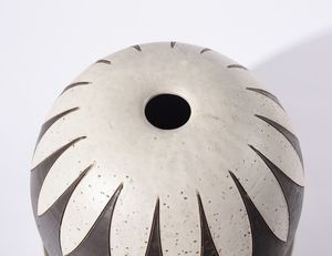 BUCCI FRANCO  (1933 - 2002) : Grande vaso per il Punto e la Bottega  - Asta Asta 410 | DESIGN E ARTI DECORATIVE DEL NOVECENTO - CERAMICHE Online - Associazione Nazionale - Case d'Asta italiane