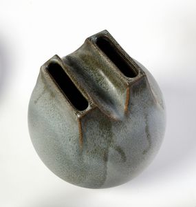 BUCCI FRANCO  (1933 - 2002) : Coppia di vasi fischietti doppio, due semisfere e tre posacenere per Laboratorio Pesaro  - Asta Asta 410 | DESIGN E ARTI DECORATIVE DEL NOVECENTO - CERAMICHE Online - Associazione Nazionale - Case d'Asta italiane