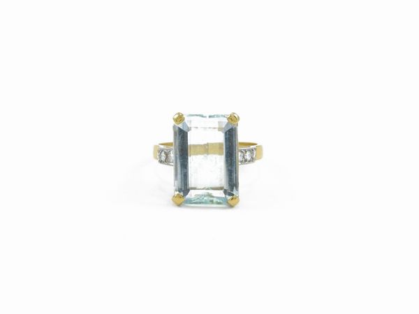 Anello in oro giallo con diamanti e acquamarina  - Asta Gioielli e Orologi - Associazione Nazionale - Case d'Asta italiane