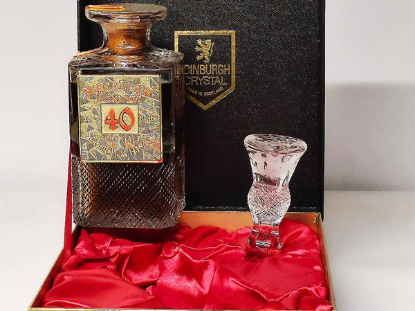 Macallan-Glenlivet 40 Years Old Decanter, Pure Malt Scoth Whisky  - Asta Whisky & Co. - Associazione Nazionale - Case d'Asta italiane