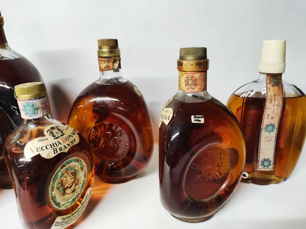 Vecchia Romagna Etichetta Bianca, Brandy  - Asta Whisky & Co. - Associazione Nazionale - Case d'Asta italiane