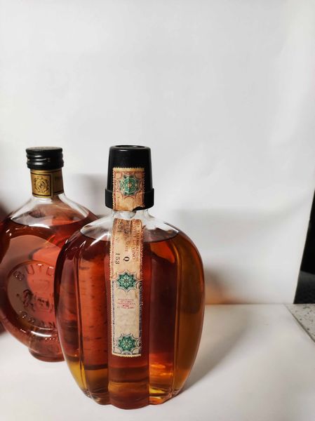 Vecchia Romagna Etichetta Nera, Brandy  - Asta Whisky & Co. - Associazione Nazionale - Case d'Asta italiane