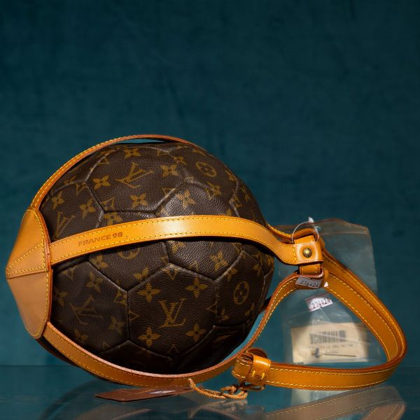 Louis Vuitton Edizione Limitata FIFA Monogramma 1998 COPPA DEL MONDO  - Asta Luxury Vintage e Penne da Collezione - Associazione Nazionale - Case d'Asta italiane