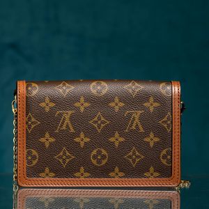 Louis Vuitton Pochette Dauphine East West  - Asta Luxury Vintage e Penne da Collezione - Associazione Nazionale - Case d'Asta italiane