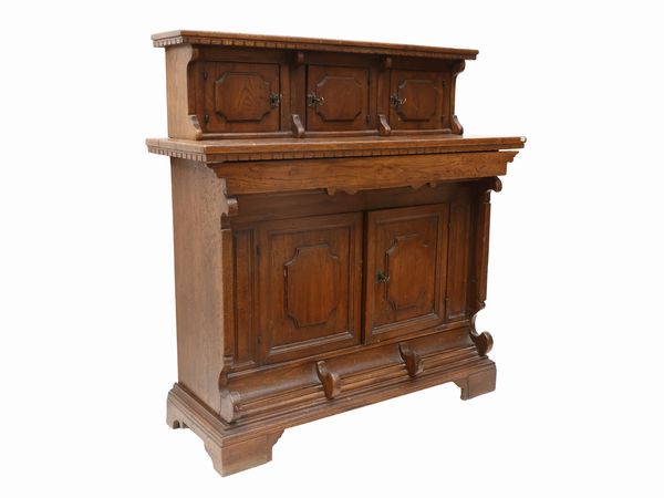 Credenza rustica con alzata in noce ed altre essenze  - Asta Una casa al Ponte Vecchio - Associazione Nazionale - Case d'Asta italiane