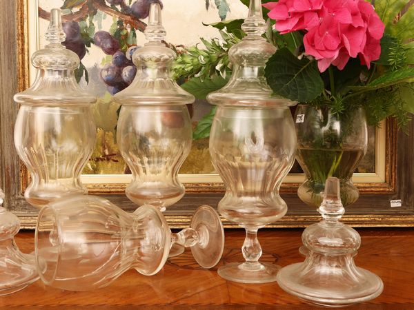 Cinque vasi da farmacia in vetro  - Asta Una casa al Ponte Vecchio - Associazione Nazionale - Case d'Asta italiane