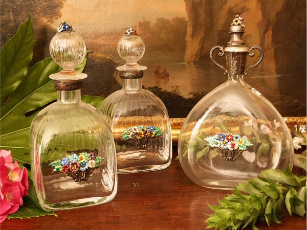 Serie di tre bottiglie in vetro soffiato trasparente e argento  - Asta Una casa al Ponte Vecchio - Associazione Nazionale - Case d'Asta italiane