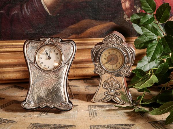 Due piccoli orologi Liberty da tavolo  - Asta Una casa al Ponte Vecchio - Associazione Nazionale - Case d'Asta italiane