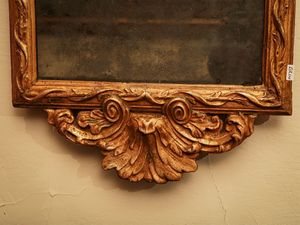 Specchiera con cornice in legno intagliato e dorato  - Asta Una casa al Ponte Vecchio - Associazione Nazionale - Case d'Asta italiane