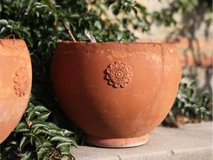 Cinque vasi in terracotta  - Asta Una casa al Ponte Vecchio - Associazione Nazionale - Case d'Asta italiane
