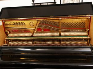 Pianoforte verticale in legno ebanizzato, Rittmuller Gottingen  - Asta Una casa al Ponte Vecchio - Associazione Nazionale - Case d'Asta italiane