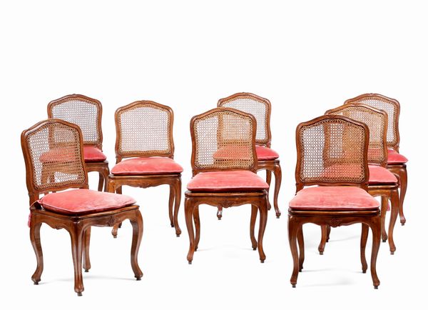 Otto sedie in noce scolpito. Genova XVIII secolo  - Asta Dimore italiane - Associazione Nazionale - Case d'Asta italiane