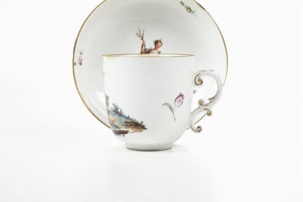 Tazza con piattino <BR>Germania, Manifattura di Hchst, 1770 circa  - Asta Dimore italiane - Associazione Nazionale - Case d'Asta italiane