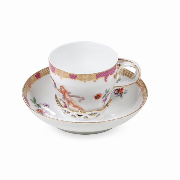 Tazza trambleuse con piattino <BR>Berlino, Manifattura imperiale, verso il 1780  - Asta Dimore italiane - Associazione Nazionale - Case d'Asta italiane