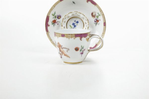 Tazza trambleuse con piattino <BR>Berlino, Manifattura imperiale, verso il 1780  - Asta Dimore italiane - Associazione Nazionale - Case d'Asta italiane