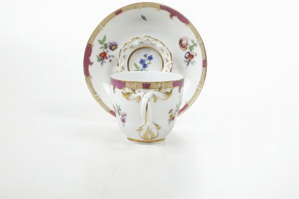 Tazza trambleuse con piattino <BR>Berlino, Manifattura imperiale, verso il 1780  - Asta Dimore italiane - Associazione Nazionale - Case d'Asta italiane