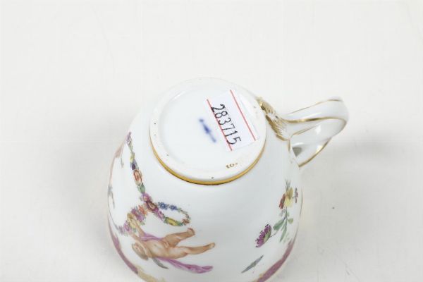 Tazza trambleuse con piattino <BR>Berlino, Manifattura imperiale, verso il 1780  - Asta Dimore italiane - Associazione Nazionale - Case d'Asta italiane