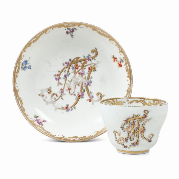 Un piattino e una tazza<BR>Vienna, XVIII e XX secolo <BR>  - Asta Dimore italiane - Associazione Nazionale - Case d'Asta italiane