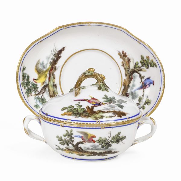 Tazza da brodo con sottopiatto<BR>Svres, 1763 circa  - Asta Dimore italiane - Associazione Nazionale - Case d'Asta italiane