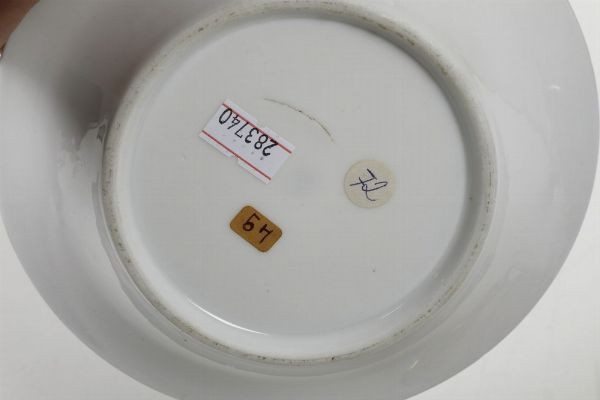 Grande tazza con piattino <BR>Probabilmente Parigi, XIX secolo  - Asta Dimore italiane - Associazione Nazionale - Case d'Asta italiane