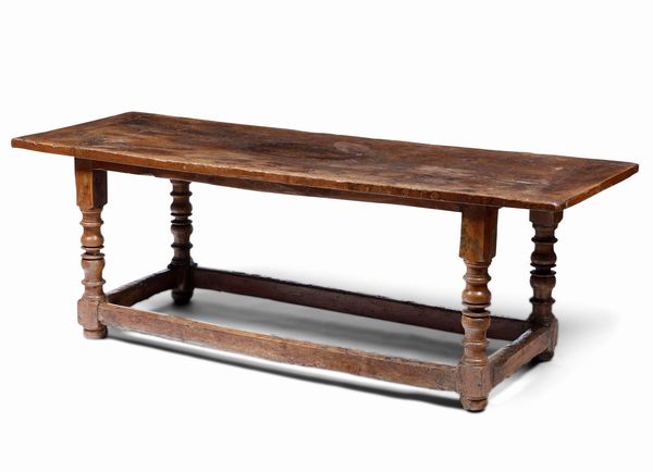 Tavolino fratino in legno di noce. XVII-XVIII secolo  - Asta Dimore italiane - Associazione Nazionale - Case d'Asta italiane