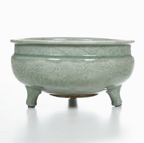 Grande incensiere porcellana celadon, Cina, Dinastia Ming (1368-1644)  - Asta Dimore italiane - Associazione Nazionale - Case d'Asta italiane