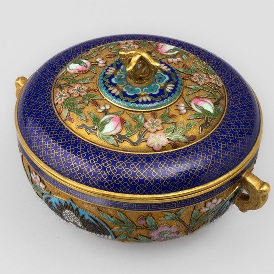 Zuppierina in smalti cloisonn e rame dorato con decori naturalistici, Cina, Repubblica, XX secolo  - Asta Dimore italiane - Associazione Nazionale - Case d'Asta italiane