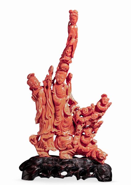 Grande gruppo di Guanyin e personaggi in corallo rosso, Cina, inizi XX secolo  - Asta Dimore italiane - Associazione Nazionale - Case d'Asta italiane