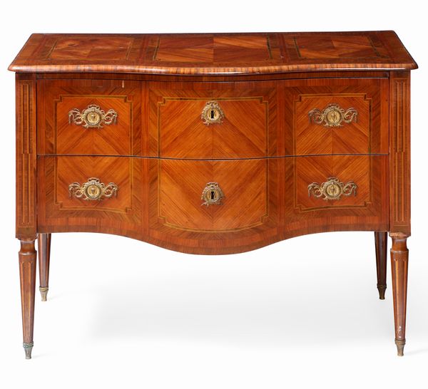 Coppia di commode in legno lastronato ed intarsiato. Francia XVIII secolo  - Asta Dimore italiane - Associazione Nazionale - Case d'Asta italiane